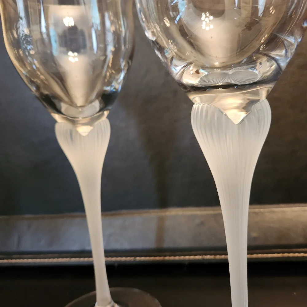 Mikasa Set of 2 Vintage Sea Mist Crystal Wine Glasses Frosted Ribbed Stems 9.25" - Picture 3 of 9